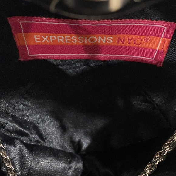 Heart shaped purse 🖤 - Picture 4 of 4